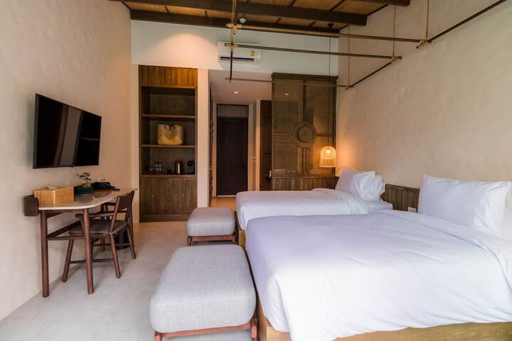 Room 4 of 20
