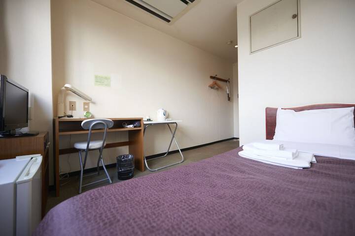 Room 8 of 33