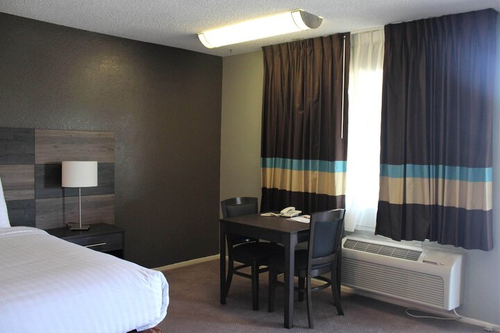 Executive Queen Bed (8 of 19)