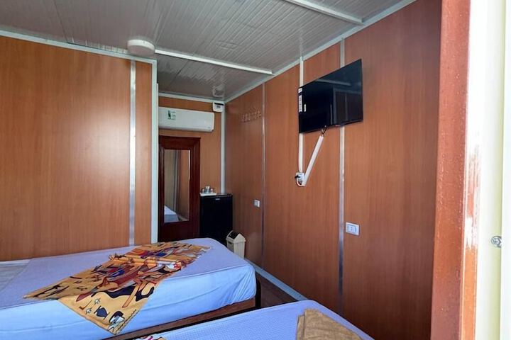 Room 13 of 117