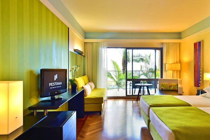 Room 9 of 25