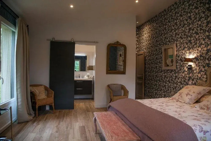 Room 5 of 14