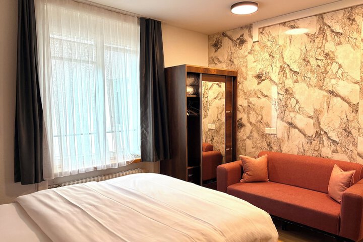 Room 33 of 75