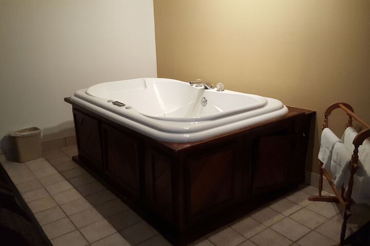 Jetted tub