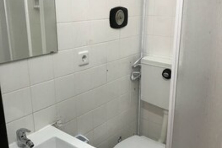 Room 2 of 32
