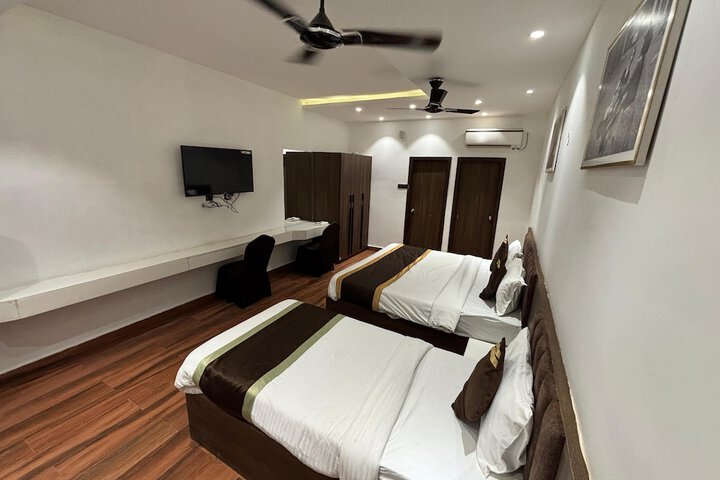 Room 10 of 25