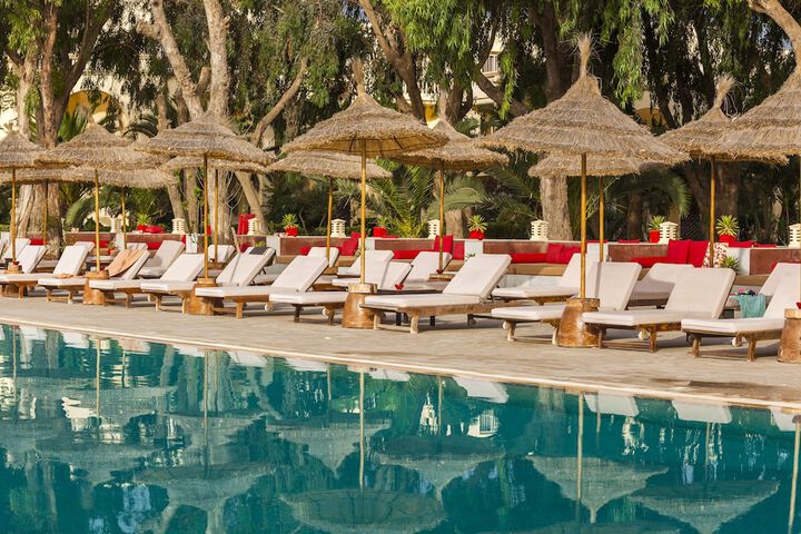 Hotel with Pool
