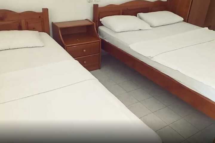 Room 7 of 13