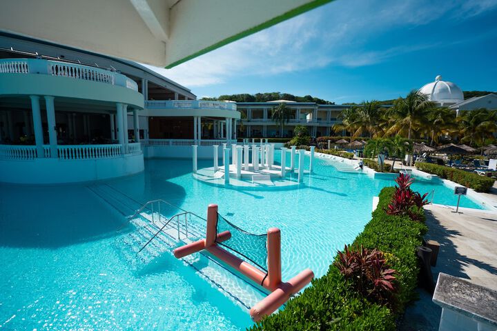 Pool 85 of 272