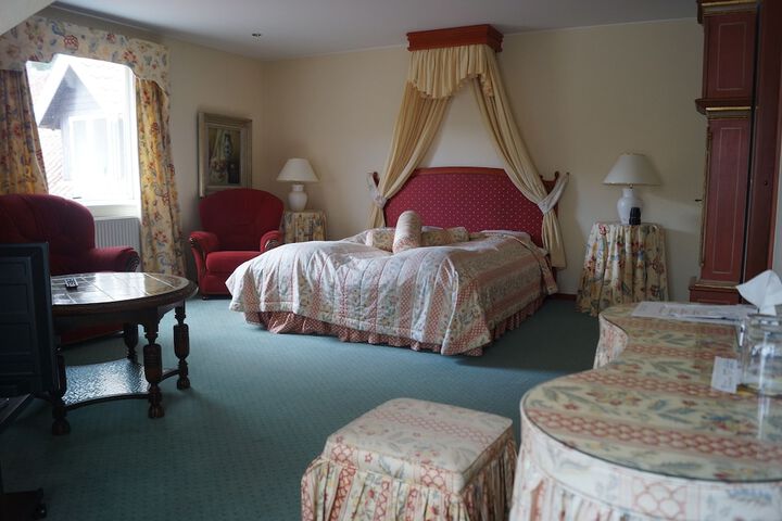 Room 13 of 49