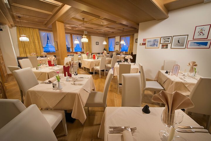 Dining 48 of 65