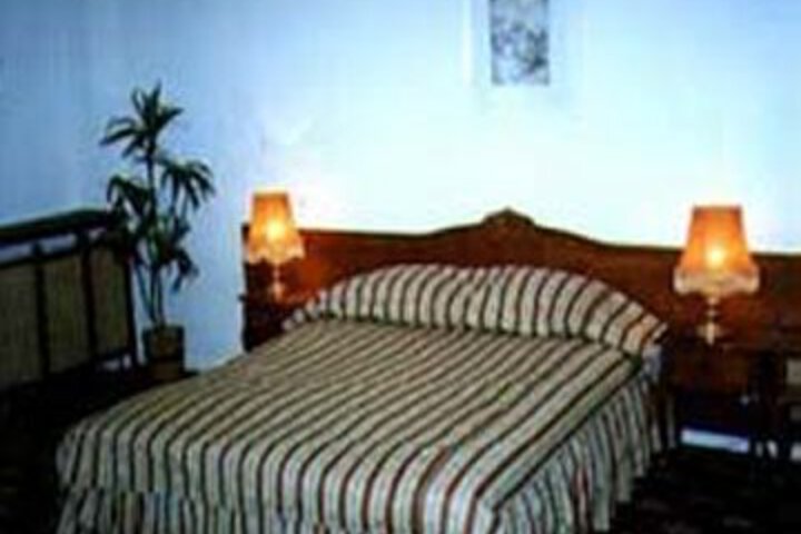 Room 2 of 6