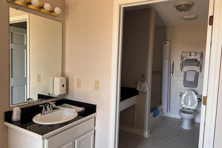 Room 27 of 48