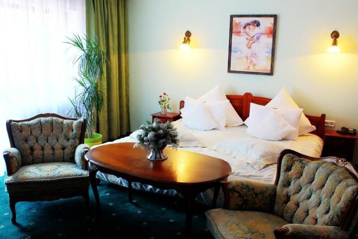 Room 7 of 44