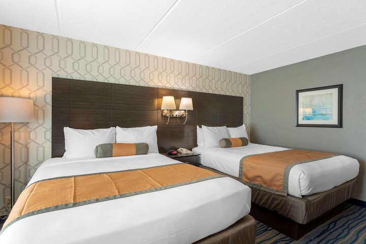 2 Queen Beds Exterior Entrance First Floor Microwave and Refrigerator WiFi Pet Friendly Room Full Breakfast (6 of 12)