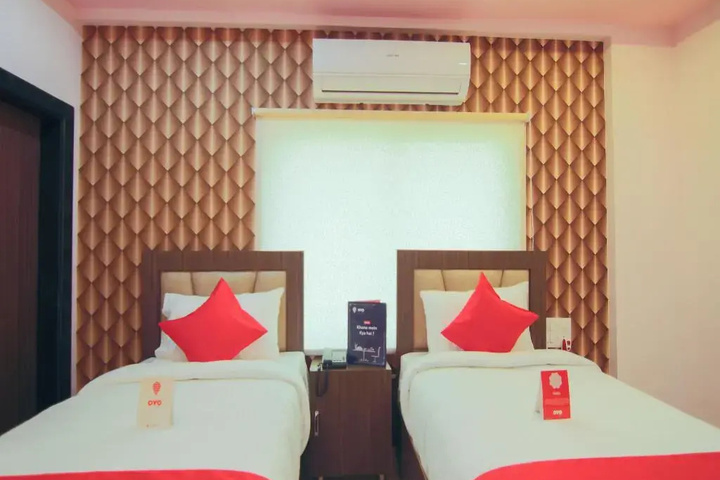 Room 4 of 10