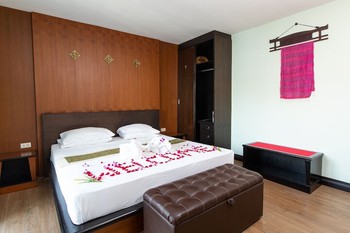 Room 14 of 80