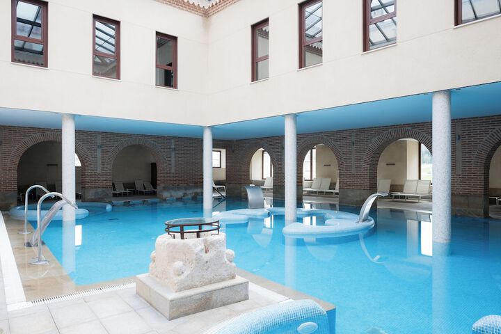 Hotel with Pool