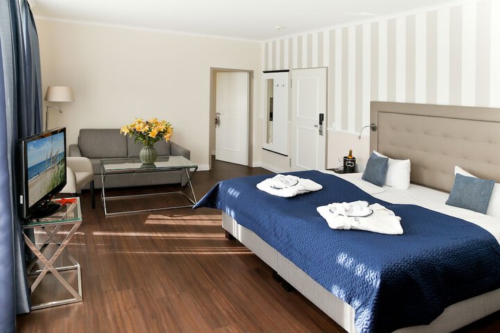 Room 13 of 77
