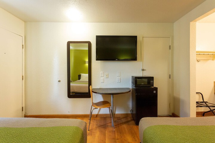 Double Room Disability Accessible (8 of 17)