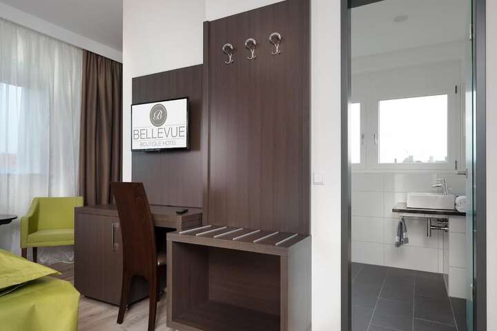 Room 15 of 32