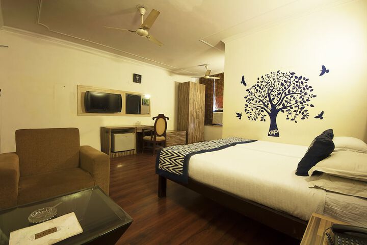 Room 12 of 27