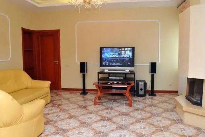 Room 2 of 9
