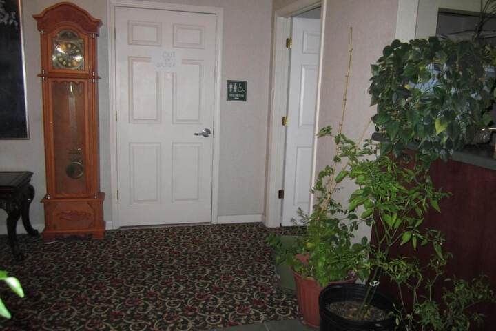 Ballroom/Hall 13 of 18