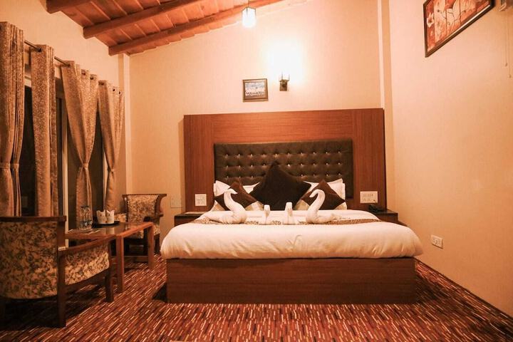 Room 5 of 28
