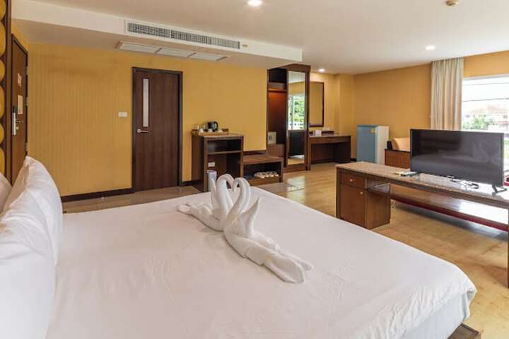 Room 4 of 36