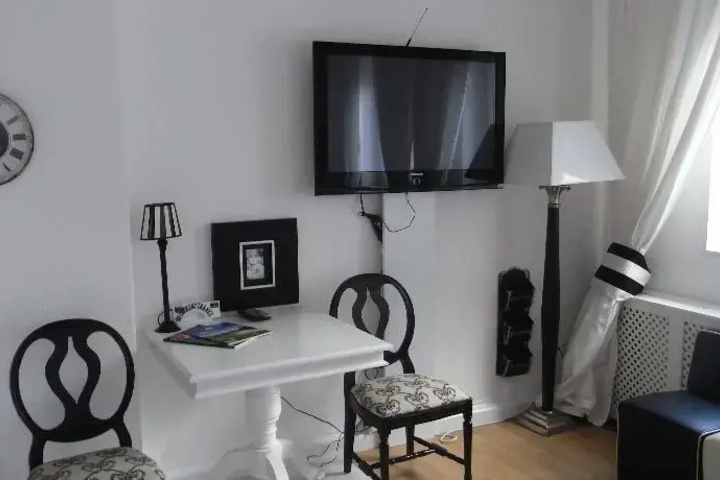Room 13 of 17