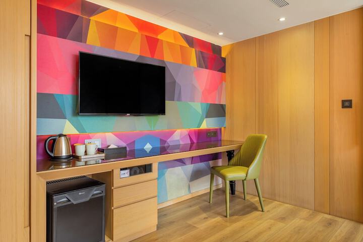 Room 34 of 103