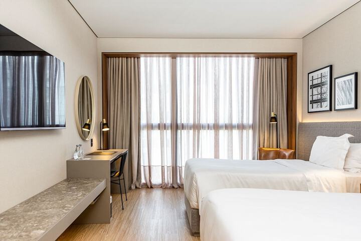 Room 50 of 159