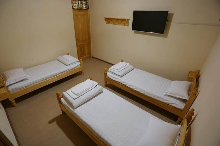 Room 8 of 10