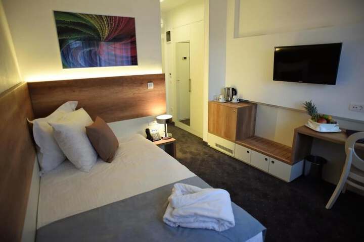 Room 25 of 81