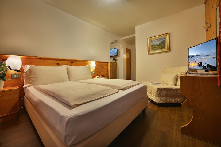 Room 4 of 37