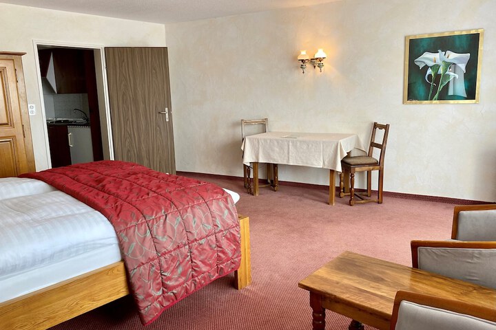 Room 25 of 99