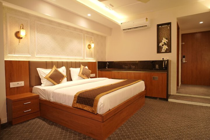 Room 3 of 9