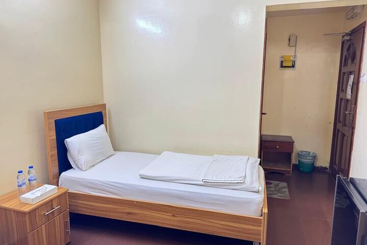 Room 6 of 9