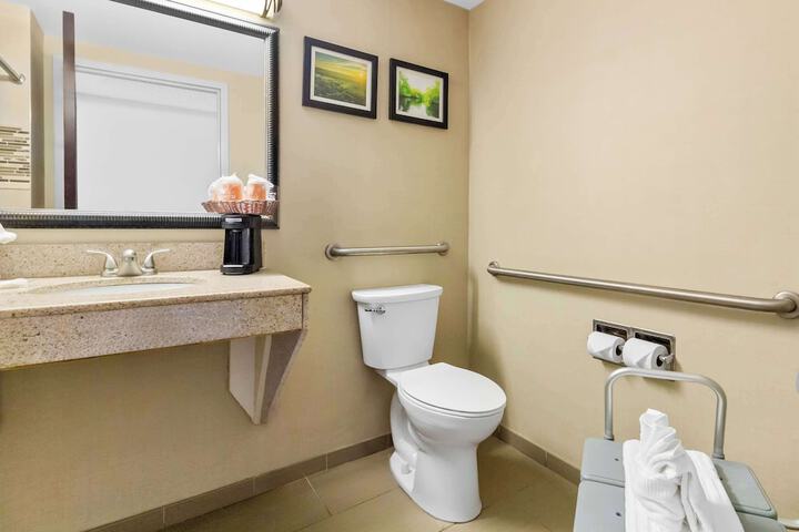 1 Double Bed Suite Accessible (11 of 15)