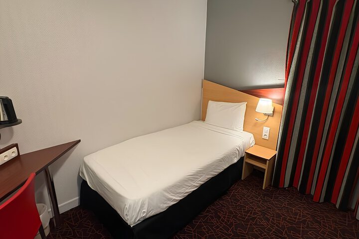 Room 14 of 36