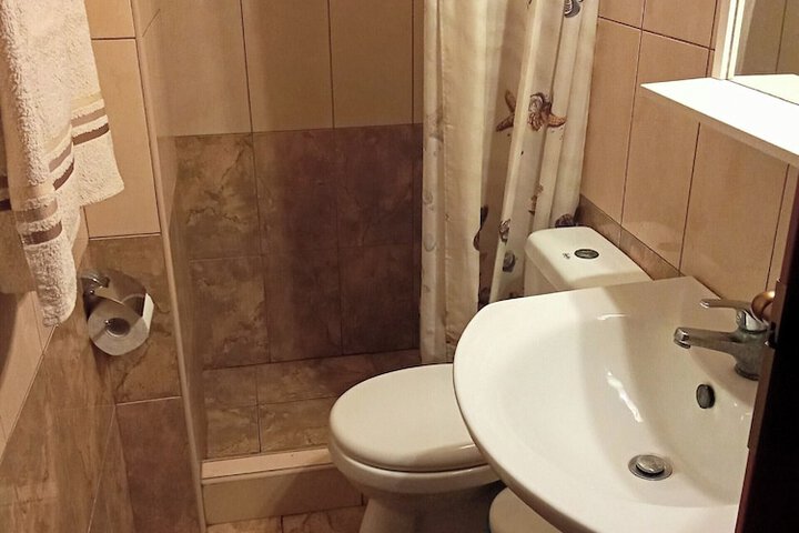 Room 6 of 14