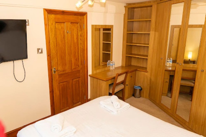 Room 11 of 49