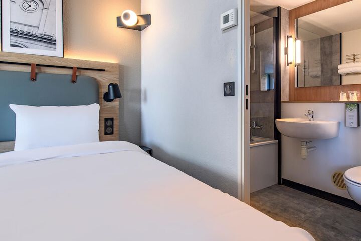 Room 12 of 50