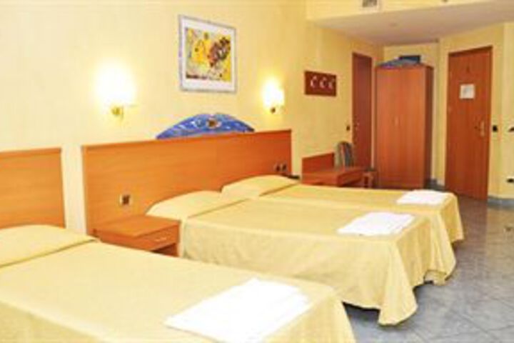 Room 9 of 25
