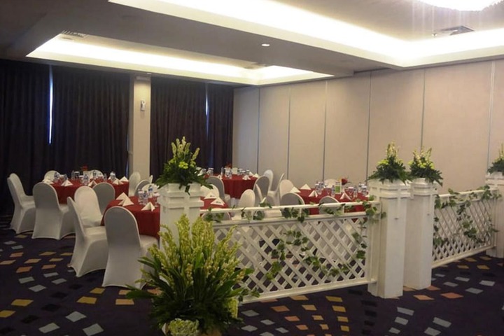 Banquet hall
