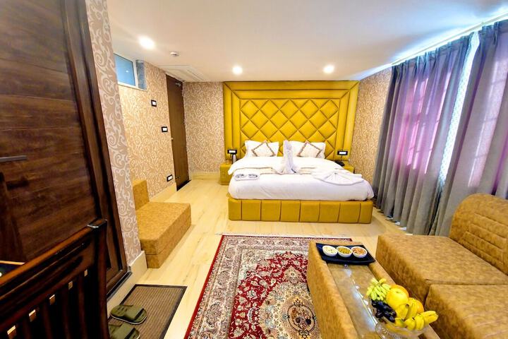 Room 2 of 6