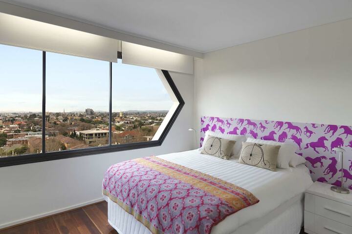 Room 4 of 7