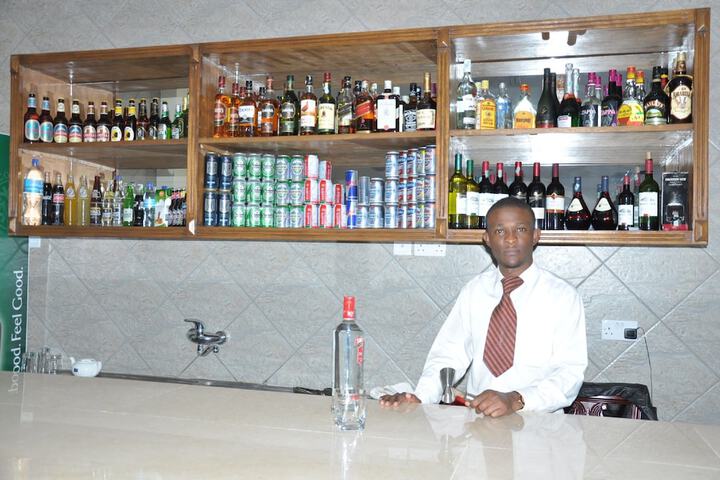 Lounge 26 of 40