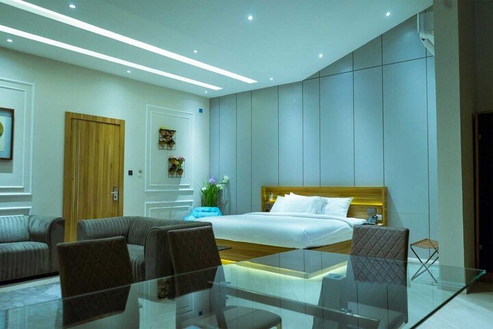 Room 11 of 36